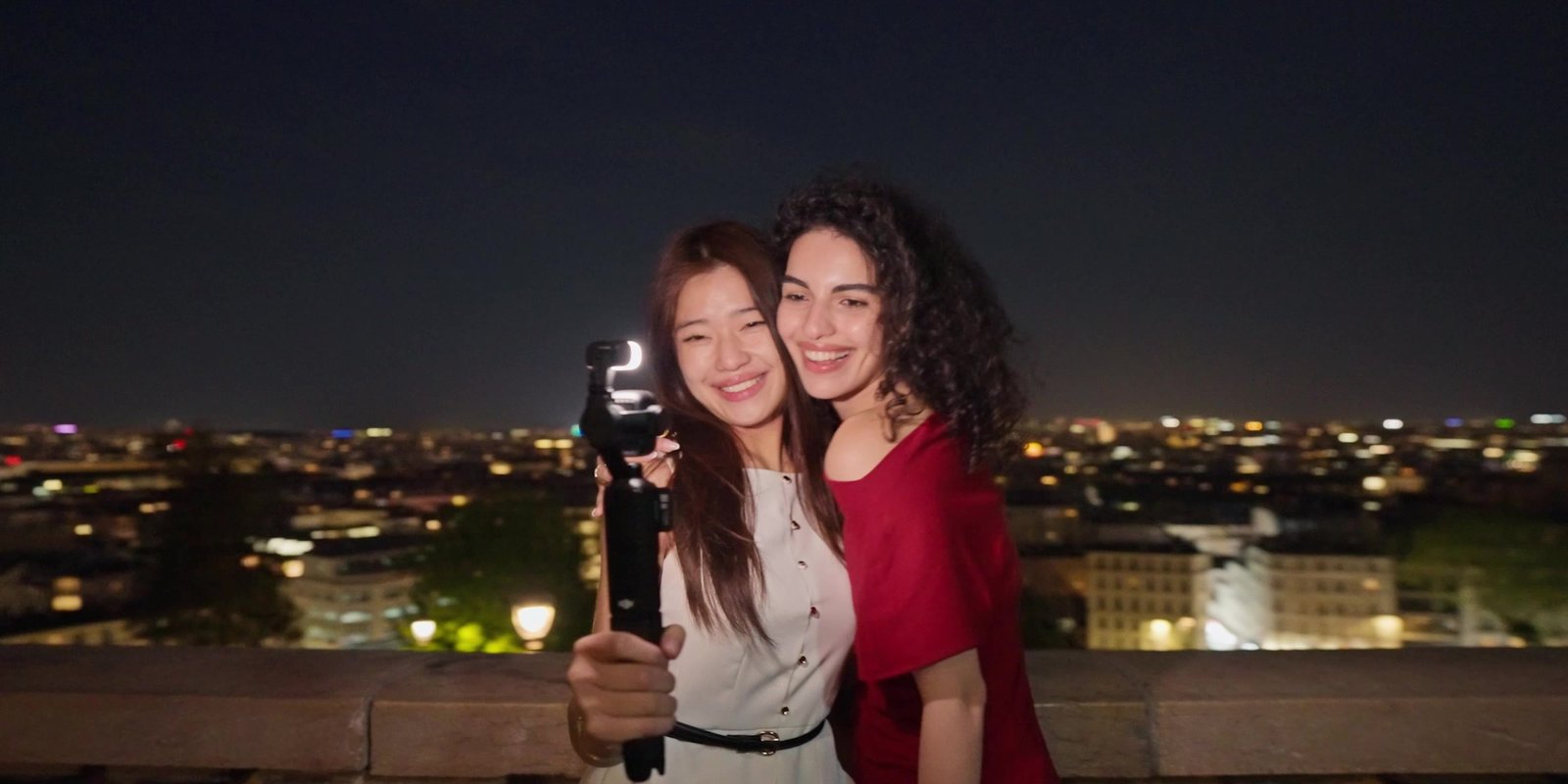 Osmo Pocket 4 Pro ile çift kamera, yakın ve uzak sinematik kareler